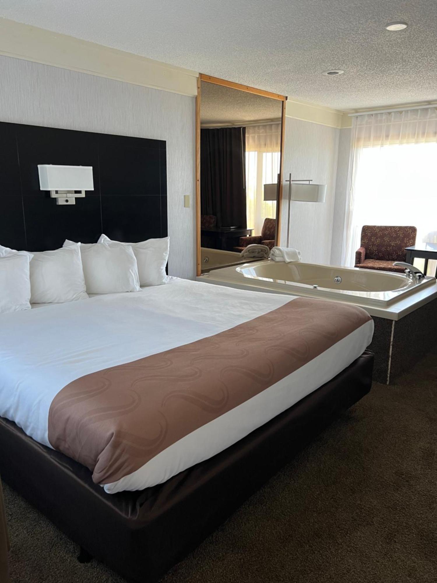 Quality Inn Lakefront Saint Ignace Dış mekan fotoğraf