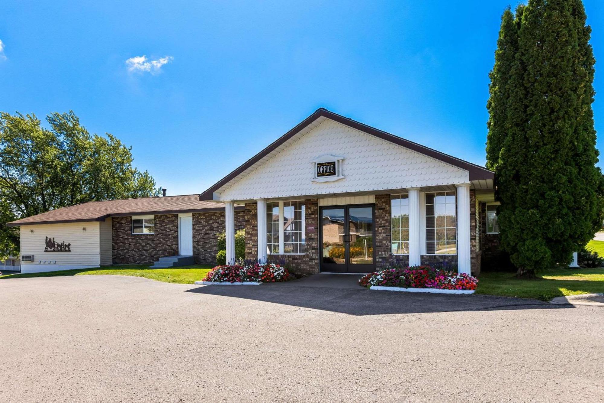 Quality Inn Lakefront Saint Ignace Dış mekan fotoğraf