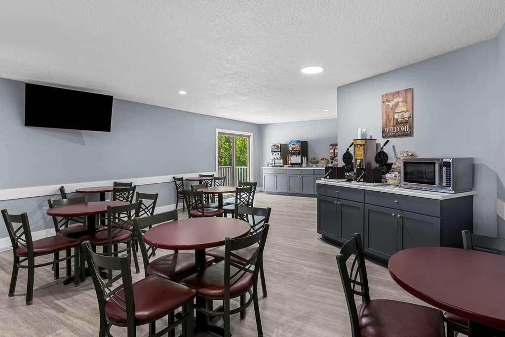 Quality Inn Lakefront Saint Ignace Restoran fotoğraf